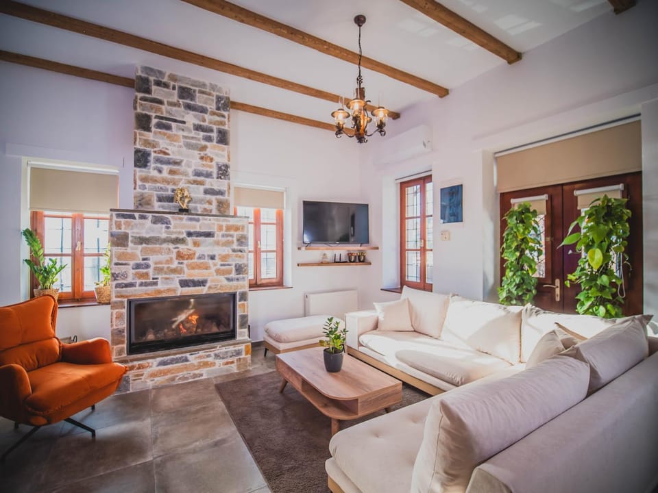 TV and multimedia, Living room, Seating area, flat iron