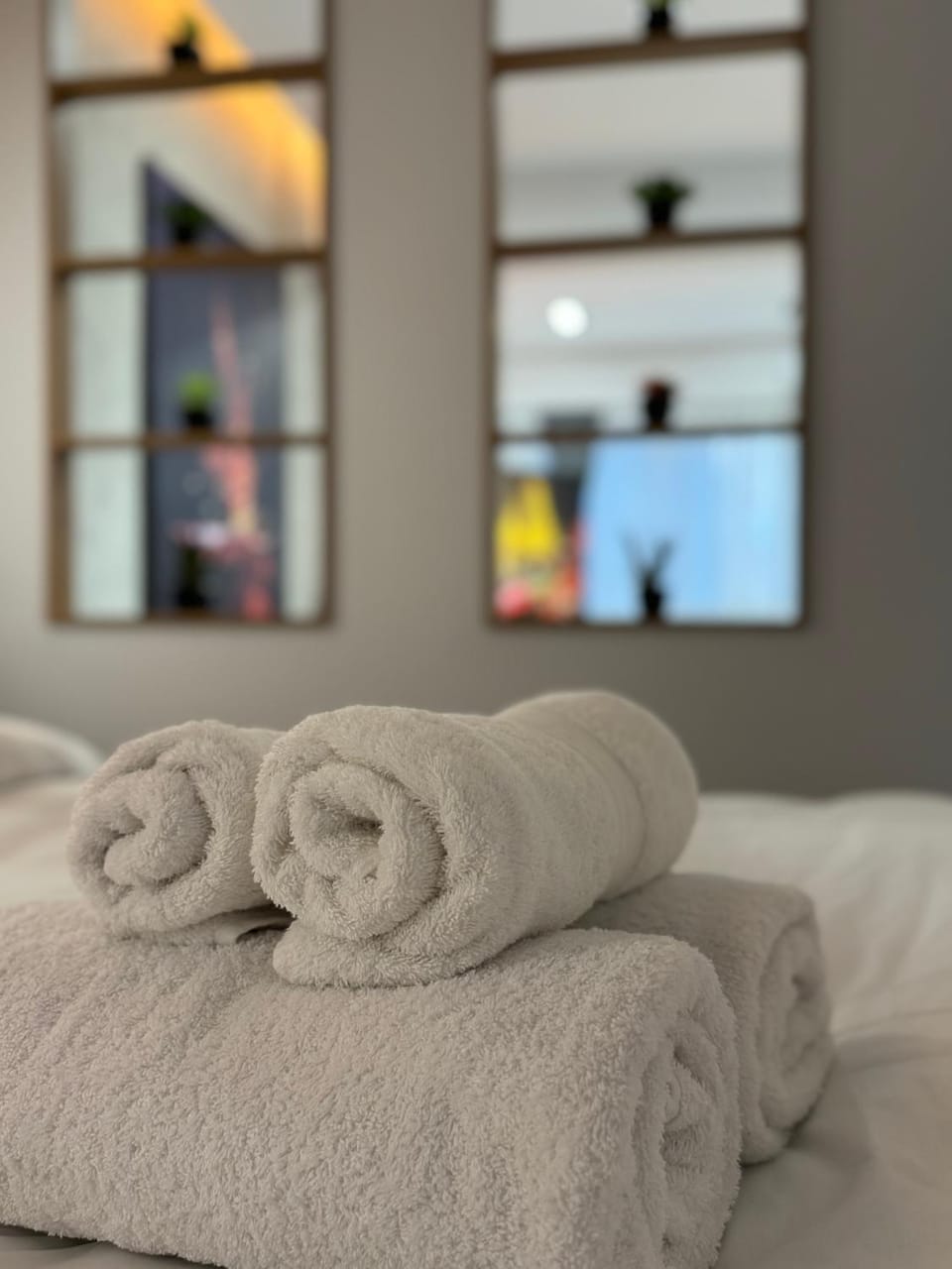 Bed, towels