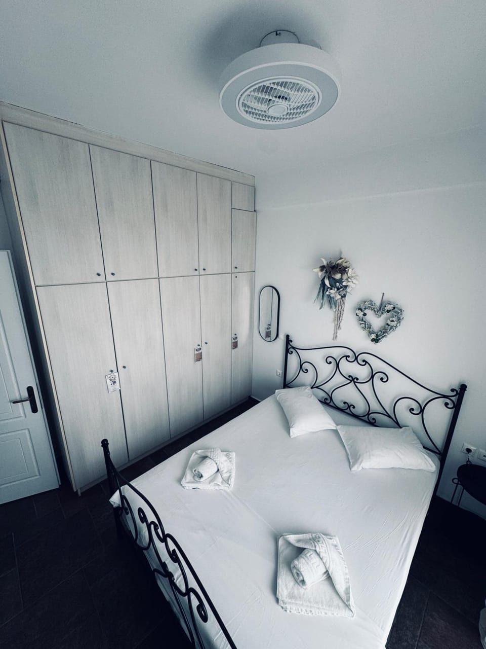 Bed, Photo of the whole room, Bedroom, wardrobe