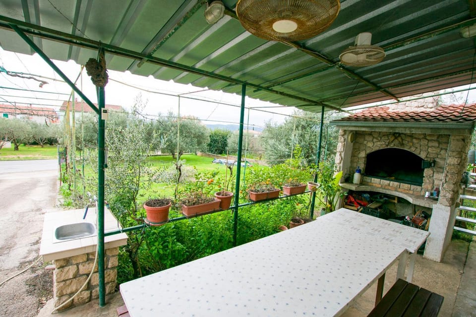 BBQ facilities, Seating area