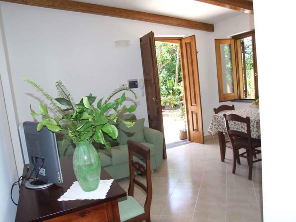 TV and multimedia, Balcony/Terrace, Living room, Seating area, Dining area