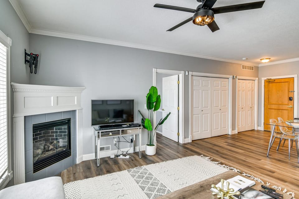 Pet-Friendly Waukee Condo: 14 Mi to Des Moines! House in Clive