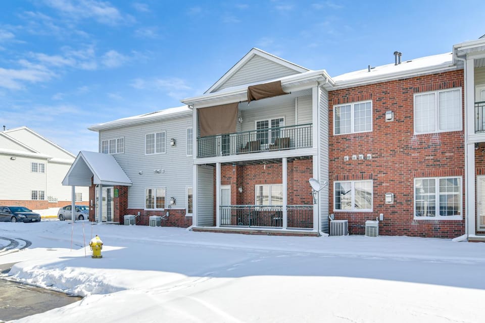 Pet-Friendly Waukee Condo: 14 Mi to Des Moines! House in Clive