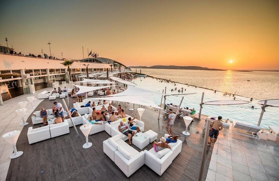 Sleeps 6 Spacious Apartment St Pauls Bay Apartment in Saint Paul's Bay