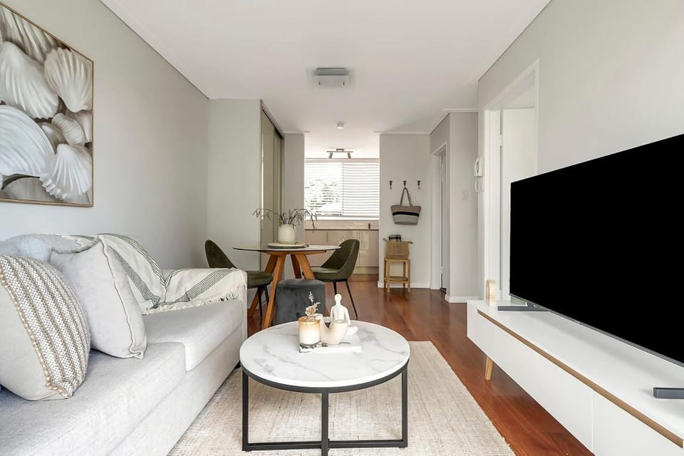 Seaside Escape Private Balcony BBQ Apartment in Sydney