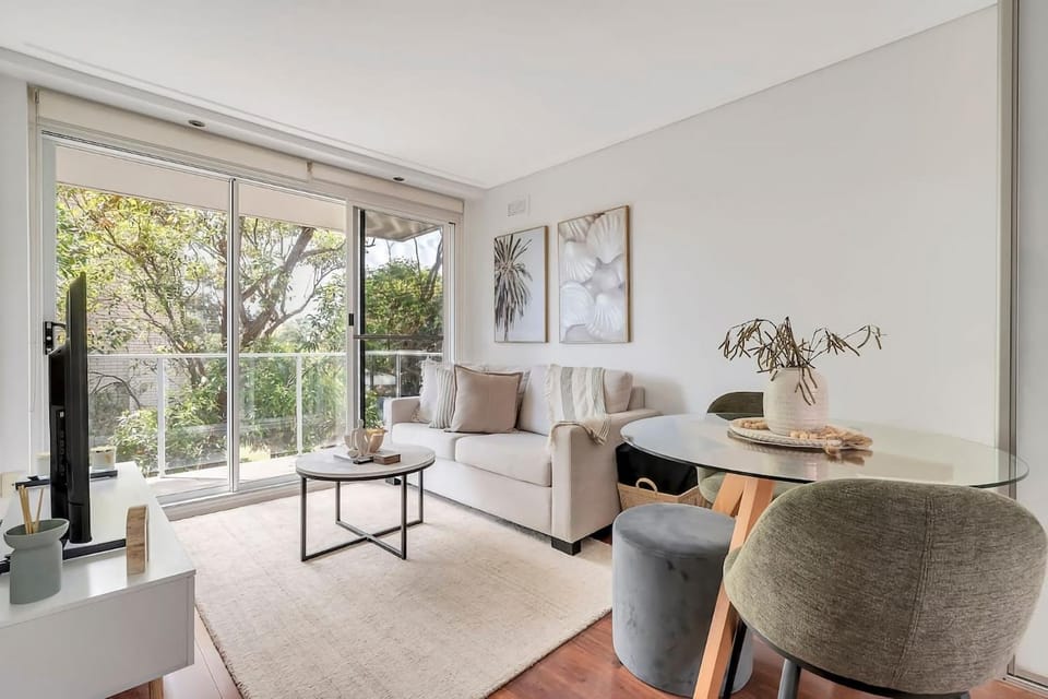 Seaside Escape Private Balcony BBQ Apartment in Sydney