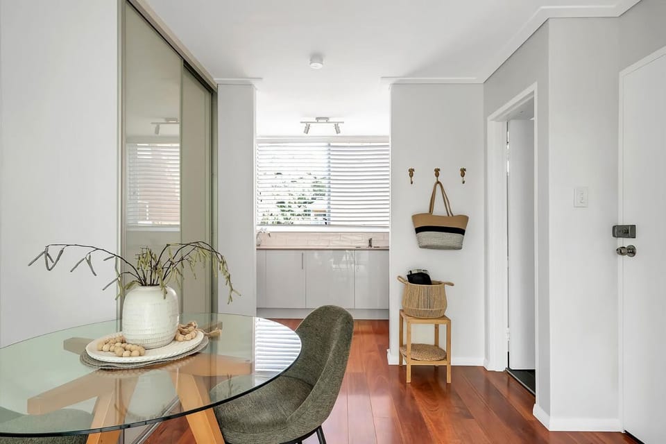 Seaside Escape Private Balcony BBQ Apartment in Sydney