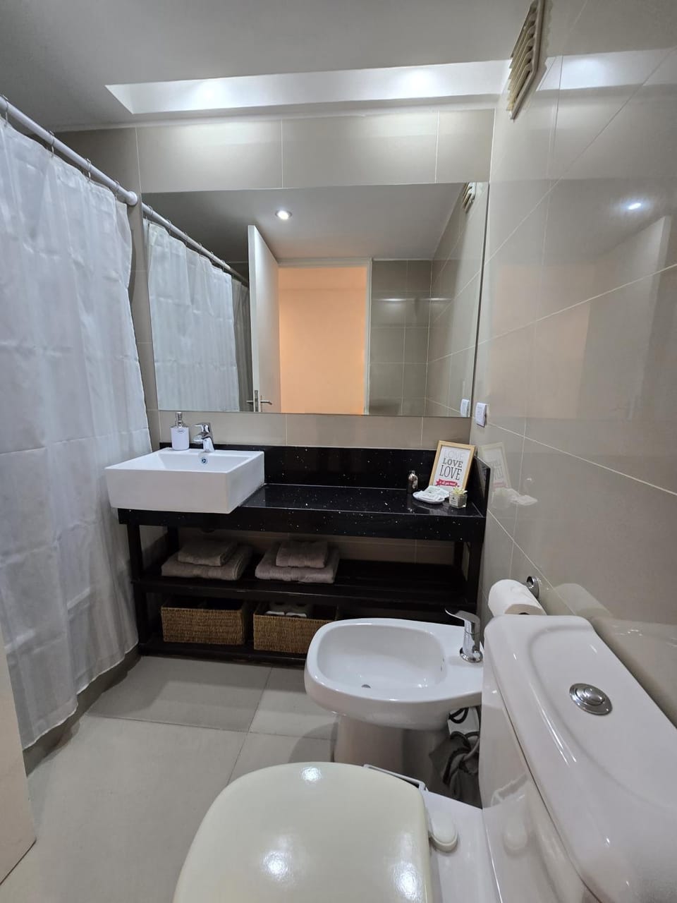 Shower, Steam room, Bathroom, Spa and wellness centre/facilities, Decorative detail, Decorative detail, Bath, bidet, bidet, hair dryier, towels, towels