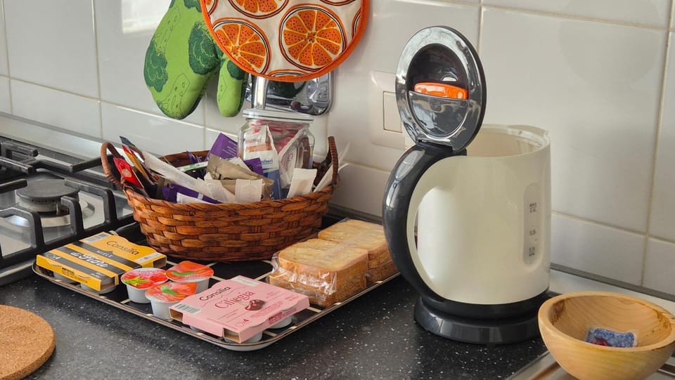 Coffee/tea facilities, Kitchen or kitchenette, Food and drinks, Food, Breakfast