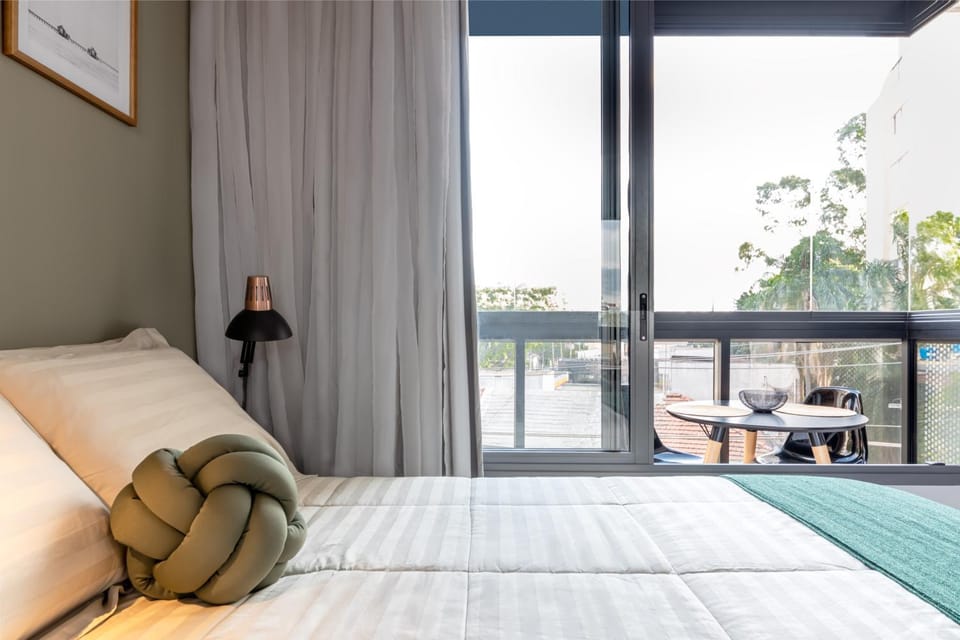 Bed, View (from property/room), Balcony/Terrace, Photo of the whole room, Street view, Quiet street view