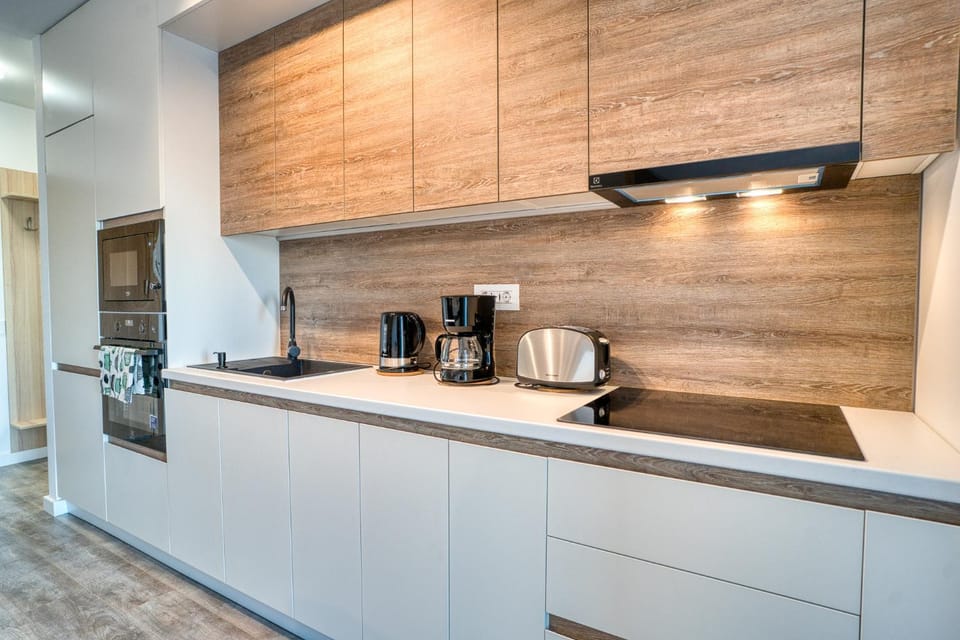 Coffee/tea facilities, Kitchen or kitchenette, stove, toaster