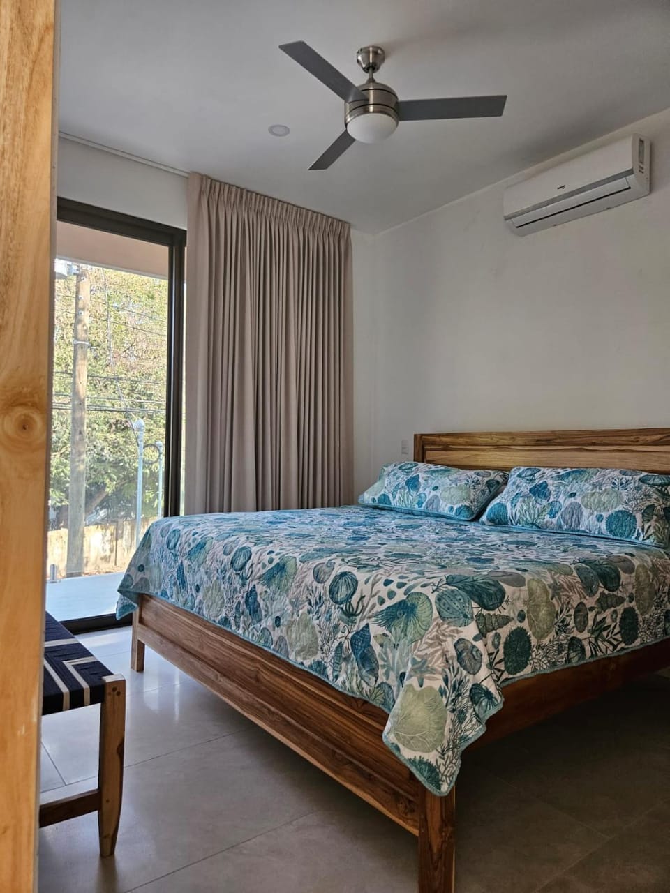 Bedroom, air conditioner