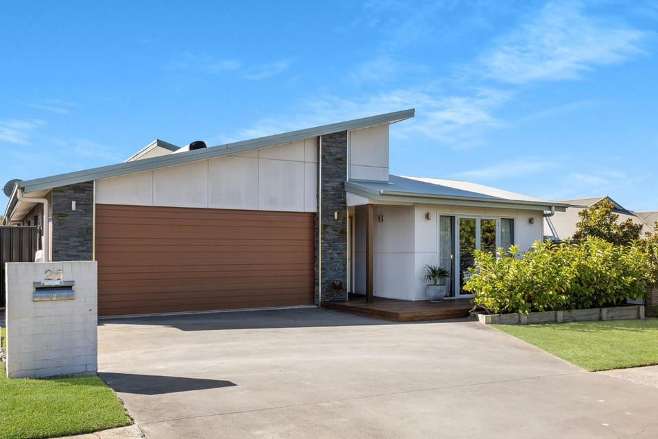 Jervis Bay Sanctuary by Experience Jervis Bay House in Vincentia