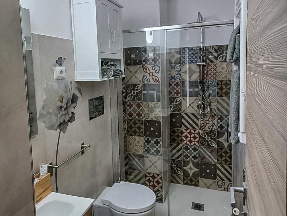 Shower, Toilet, Bathroom