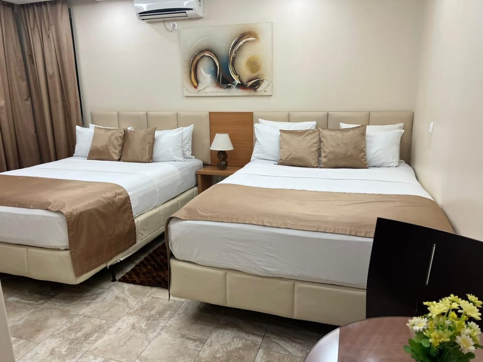 Restaurant/places to eat, Bed, Breakfast, air conditioner