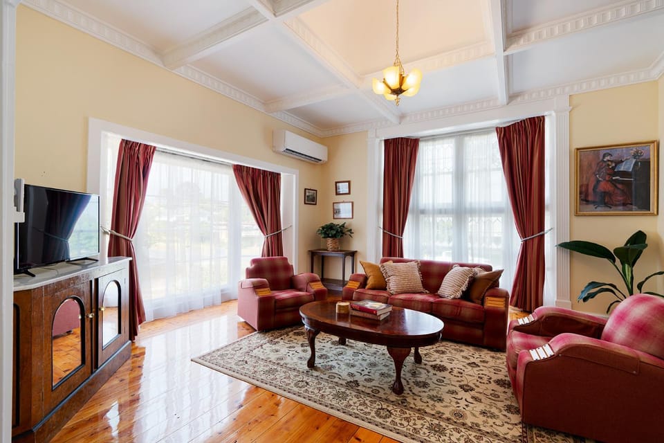 Communal lounge/ TV room, TV and multimedia, Living room, Seating area, Evening entertainment