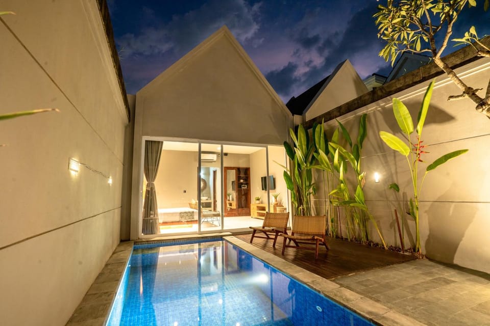 Property building, Pool view