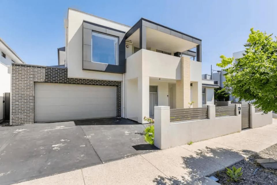 Property building, Day