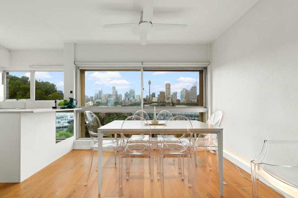 Cosy 1-Bed with Swimming Pool Facing Opera House Apartment in Sydney