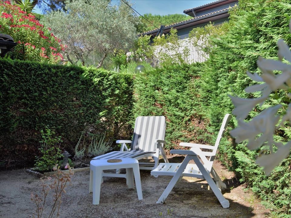 Appartement 2 pièces cabine avec terrasse, jardin, piscine et parking, proche plage - Le Lavandou - FR-1-251-517 Cabin in Le Lavandou