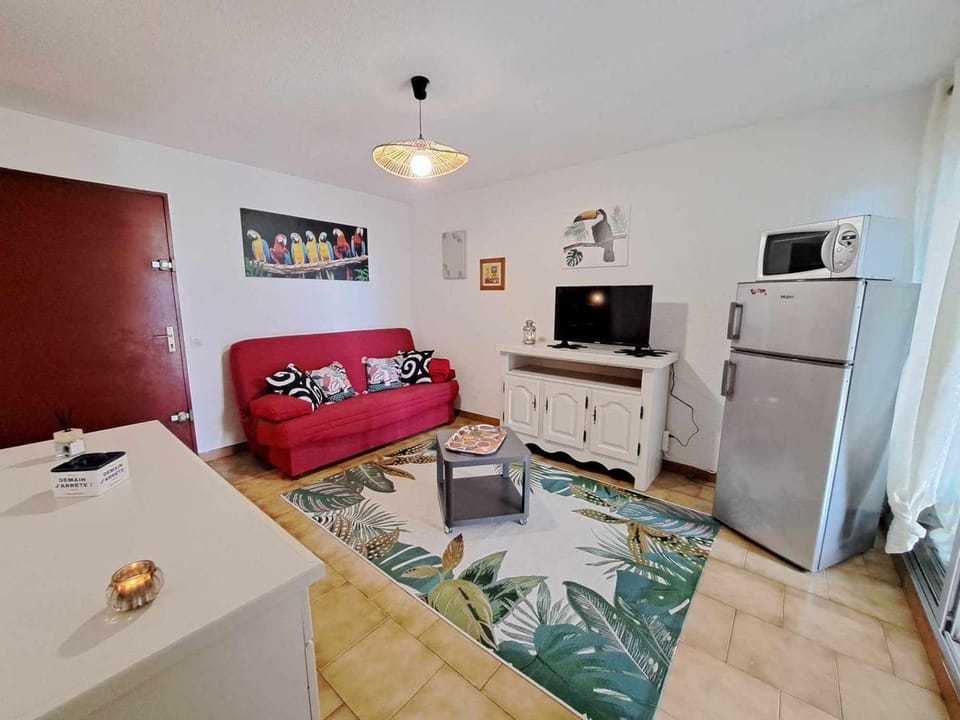 Appartement cosy 2 pièces - jardin privé, accès direct plage, animaux acceptés ! - FR-1-326-801 Apartment in Marseillan
