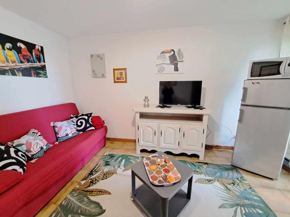 Appartement cosy 2 pièces - jardin privé, accès direct plage, animaux acceptés ! - FR-1-326-801 Apartment in Marseillan