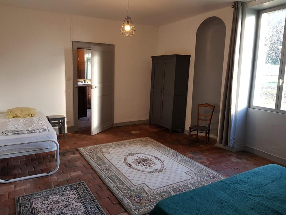 Gîte cosy et indépendant avec terrasse, jardin clos, internet 4G, tout compris - Bengy-sur-Craon - FR-1-586-34 House in Centre-Val de Loire