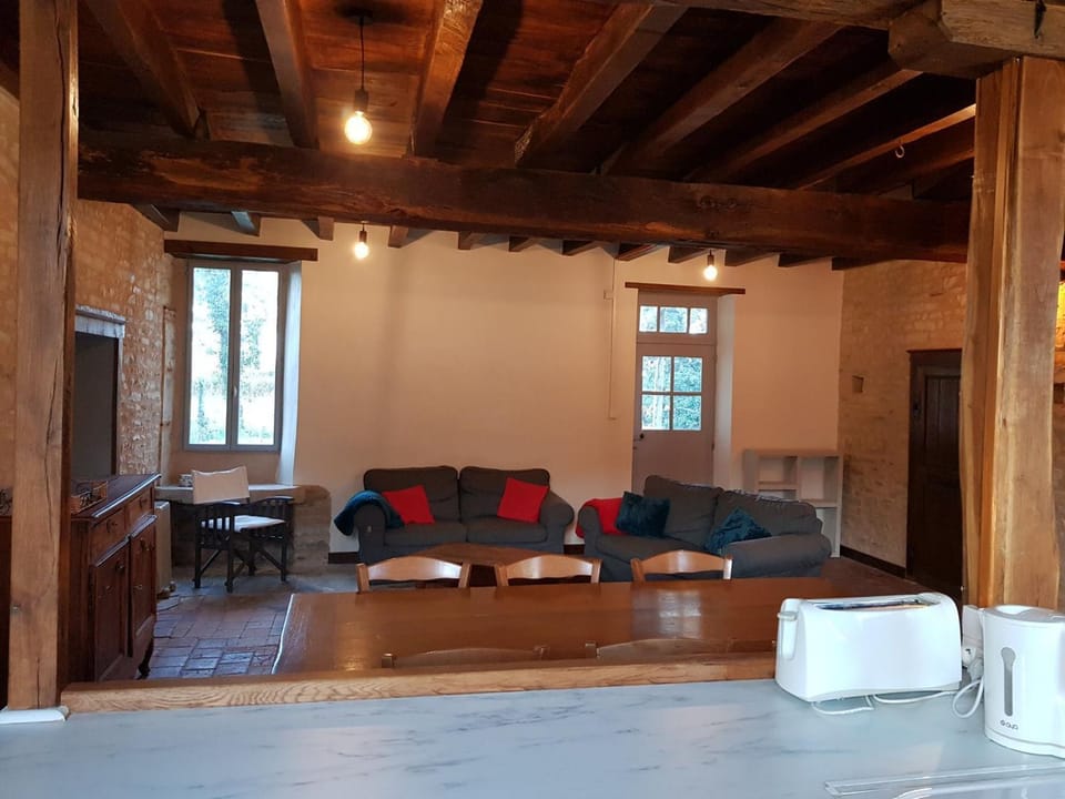 Gîte cosy et indépendant avec terrasse, jardin clos, internet 4G, tout compris - Bengy-sur-Craon - FR-1-586-34 House in Centre-Val de Loire