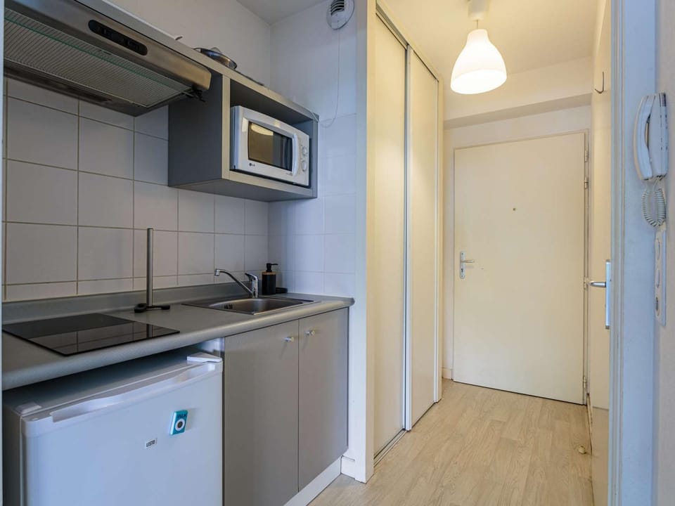 Charmant studio avec terrasse, parking en sous-sol, entre Biarritz et Anglet, à 5 km des plages - FR-1-3-600 Apartment in Anglet