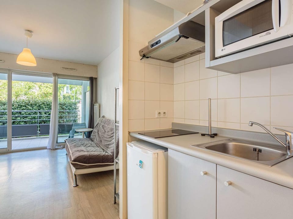 Charmant studio avec terrasse, parking en sous-sol, entre Biarritz et Anglet, à 5 km des plages - FR-1-3-600 Apartment in Anglet
