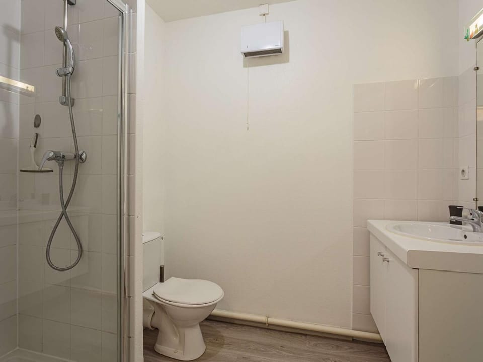 Charmant studio avec terrasse, parking en sous-sol, entre Biarritz et Anglet, à 5 km des plages - FR-1-3-600 Apartment in Anglet