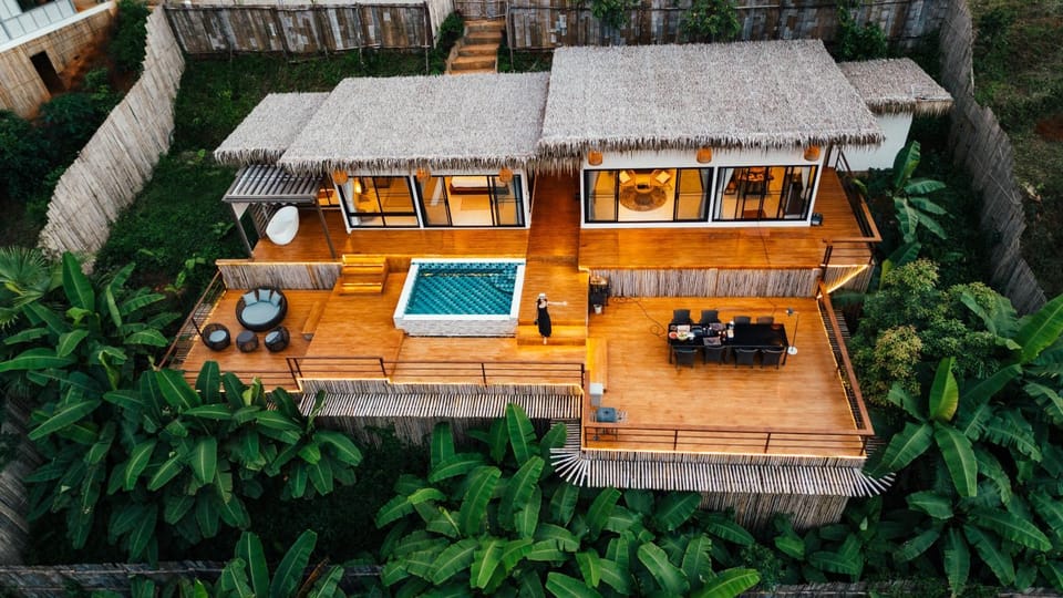 Property building, Day, Garden, View (from property/room), Balcony/Terrace, Garden view, Swimming pool, sunbed