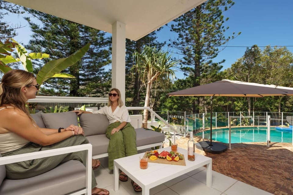 Patio, Natural landscape, Garden, View (from property/room), Balcony/Terrace, Food and drinks, Dining area, Pool view, Swimming pool, group of guests, sunbed
