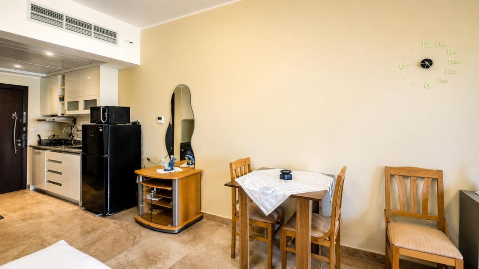 Kitchen or kitchenette, Living room, Dining area