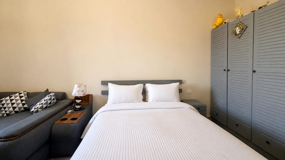 Bed, Photo of the whole room, Bedroom, wardrobe