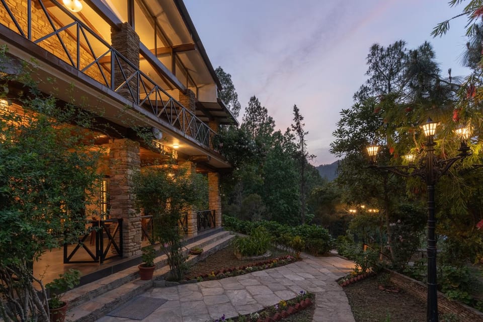 Property building, Patio, Garden view, Mountain view