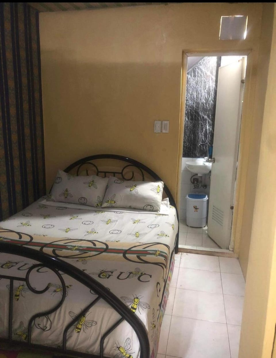 JOHNFONZ BUILDING Spacious Room Vacation rental in Quezon City