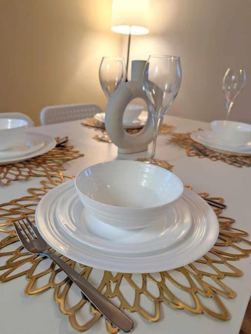 3-Bed, Sleeps 6, 1 Bath, Parking, WiFi Apartment in Ipswich