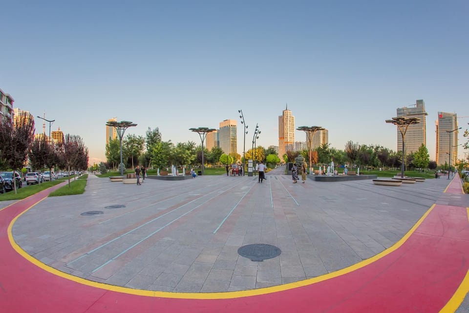 Nearby landmark, Day, Street view