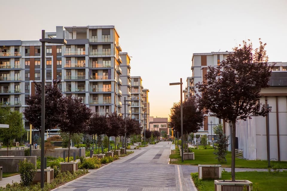 Property building, Day, Neighbourhood, Natural landscape, Garden view, Street view, Location