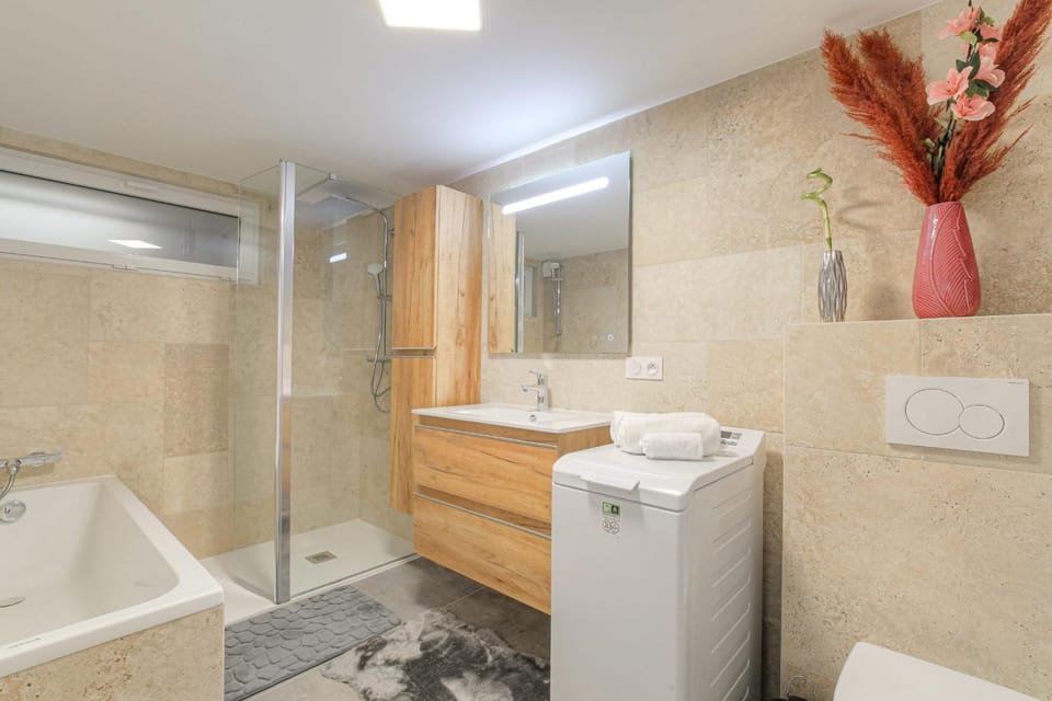 Spacieux et Calme avec parking gratuit Apartment in Auvergne-Rhône-Alpes