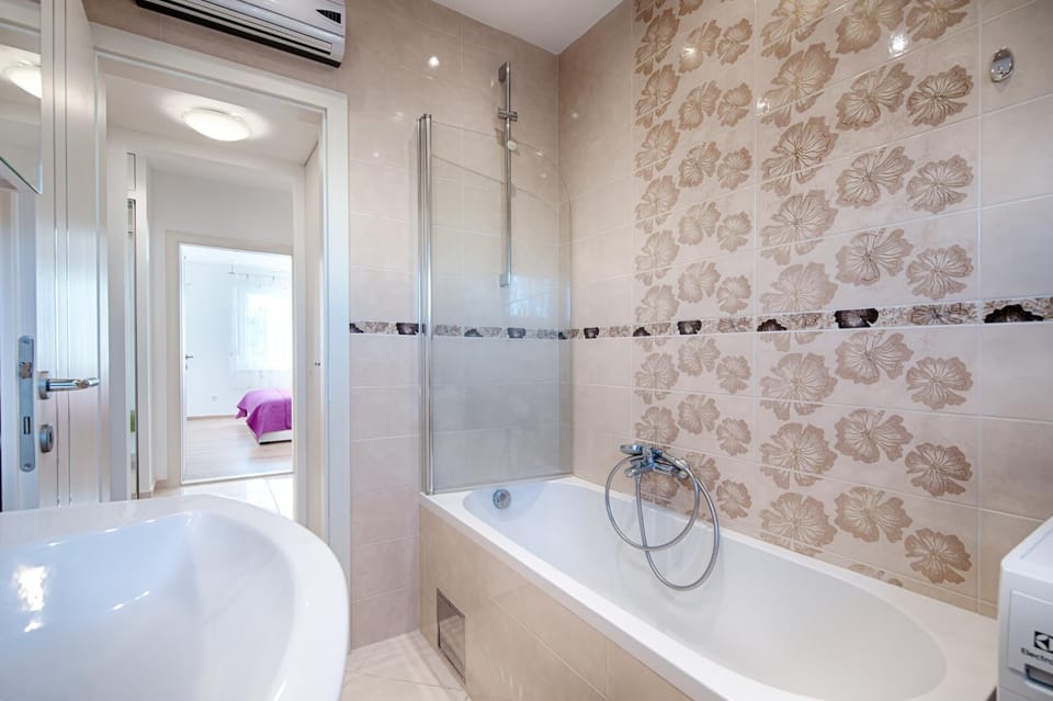 Shower, Bathroom, Bath, towels
