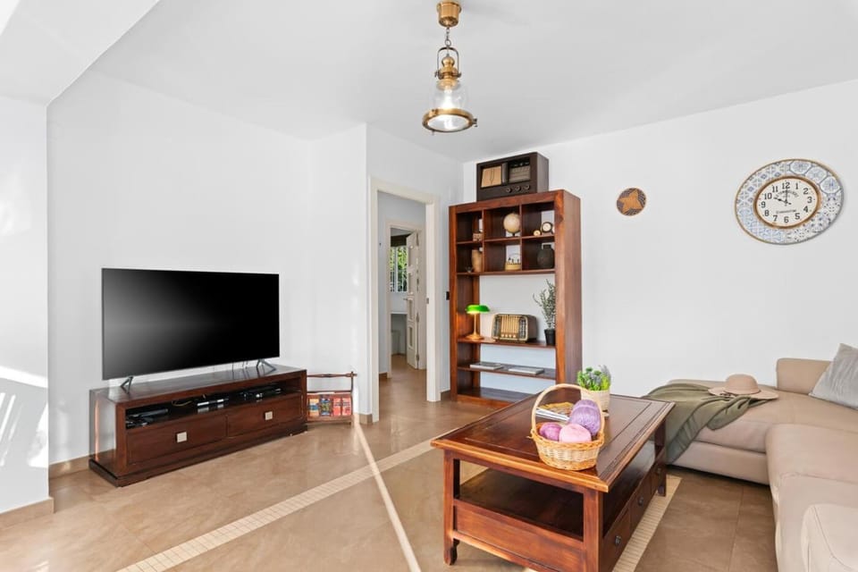Communal lounge/ TV room, Living room