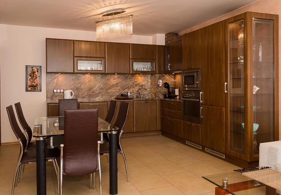 Dining area, minibar, pet friendly, stove