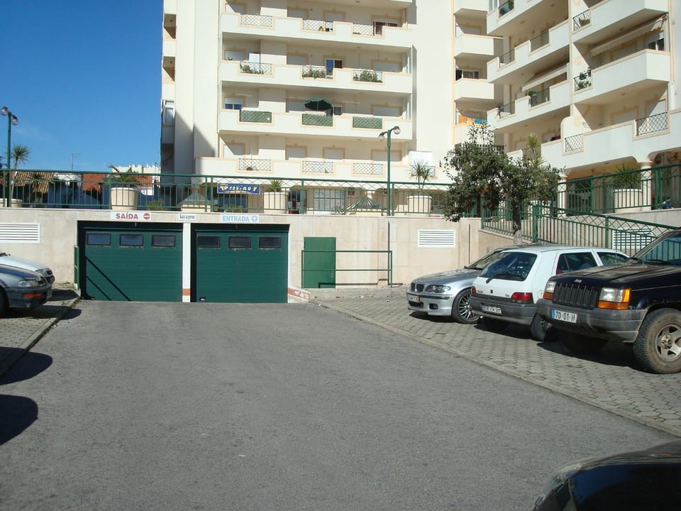 Property building, Facade/entrance, Area and facilities