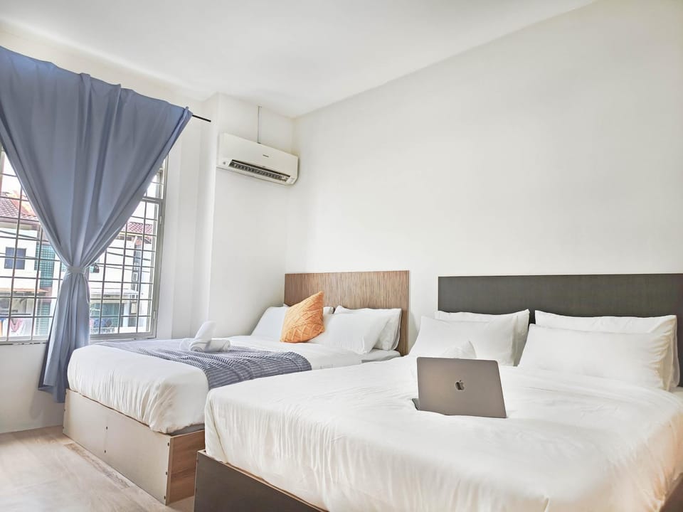Bed, Photo of the whole room, Bedroom, air conditioner