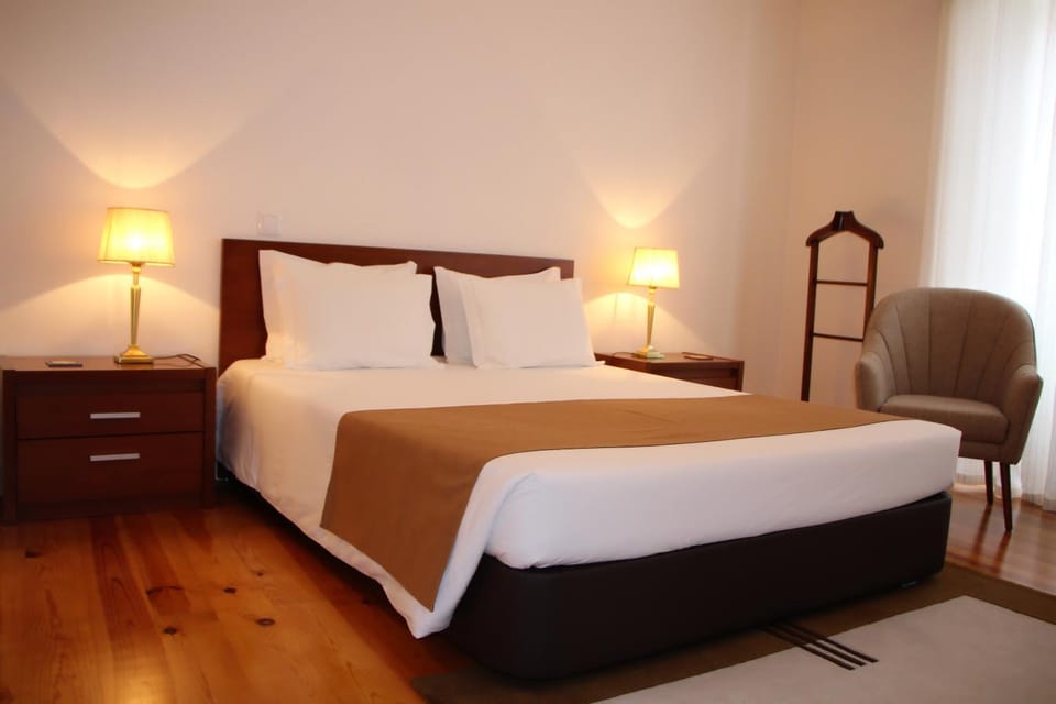 Toilet, Bathroom, TV and multimedia, Decorative detail, Bedroom
