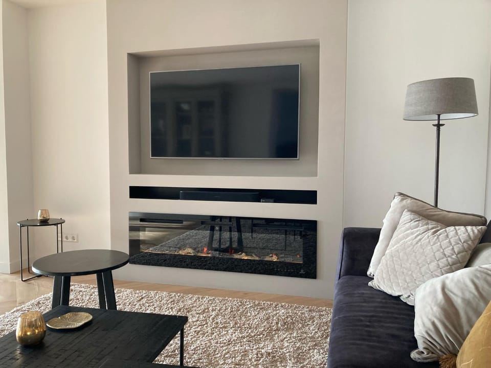 TV and multimedia, Seating area, flat iron