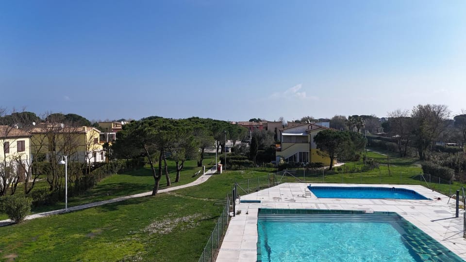 M375 - Marcelli, bilocale con giardino in residence con piscina Apartment in Marche