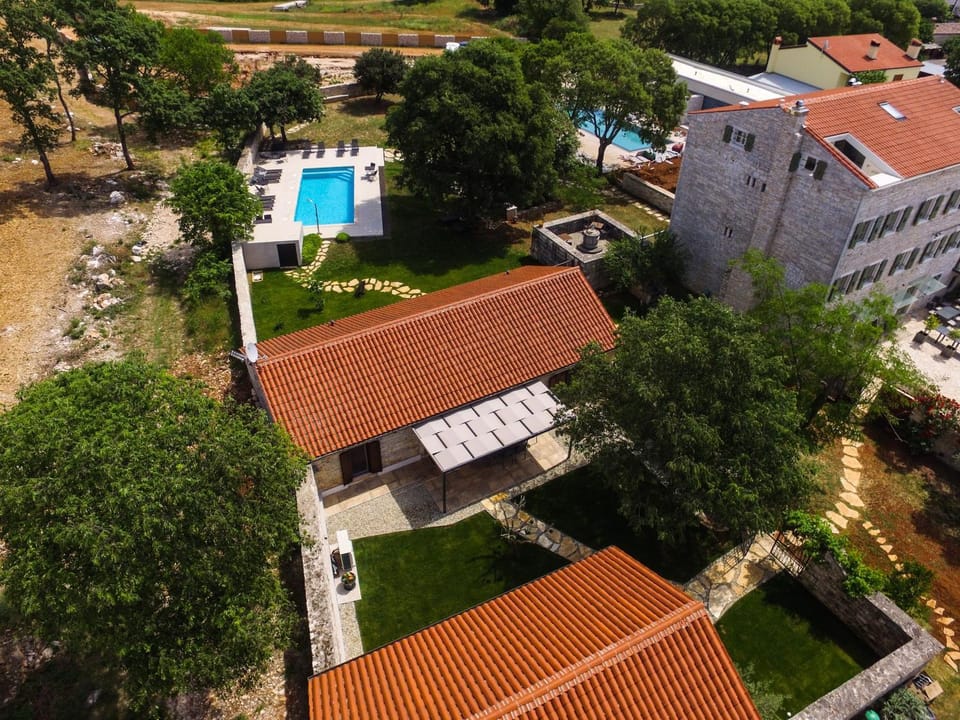 Property building, Bird's eye view